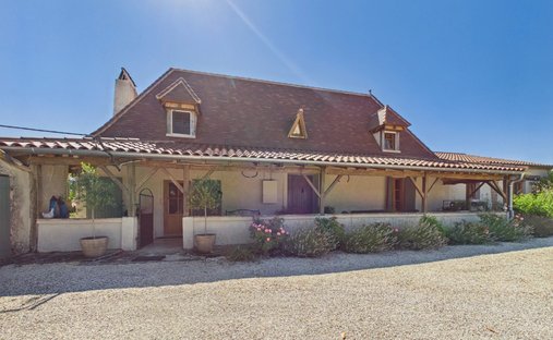 House in Lauzun, Nouvelle-Aquitaine, France 1
