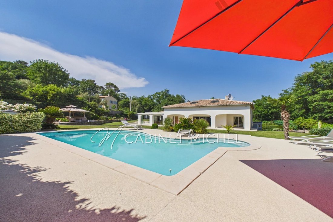Villa in Le Rouret, Provence-Alpes-Côte d'Azur, France 1 - 18404103