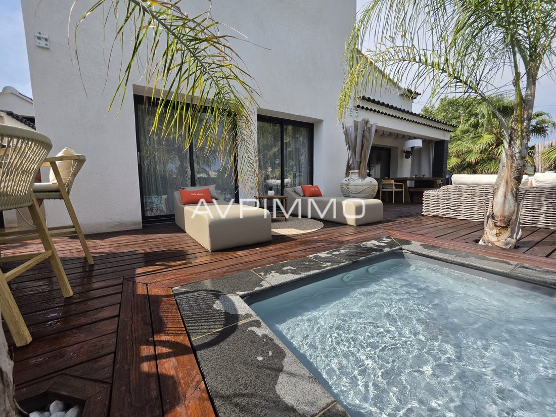Villa in Centre Ville, Le Beausset, France 4 - 18415087