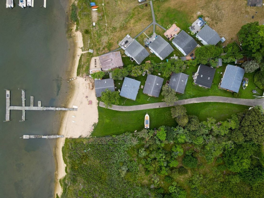 Condo in Hampton Bays, New York, United States 3 - 18413937