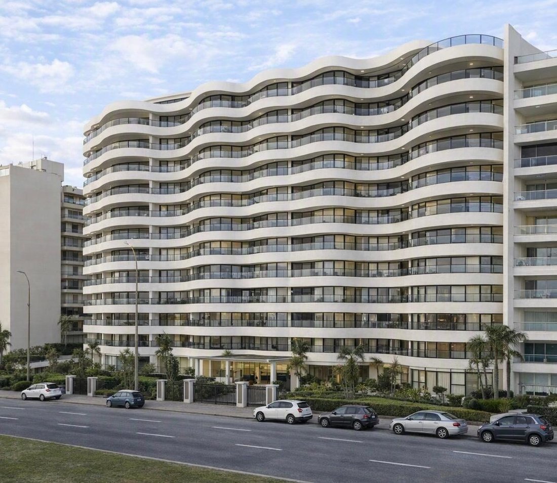 Apartment in Montevideo, Departamento de Montevideo, Uruguay 1 - 18409061