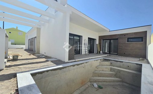 House in Fernao Ferro, Setubal, Portugal 1