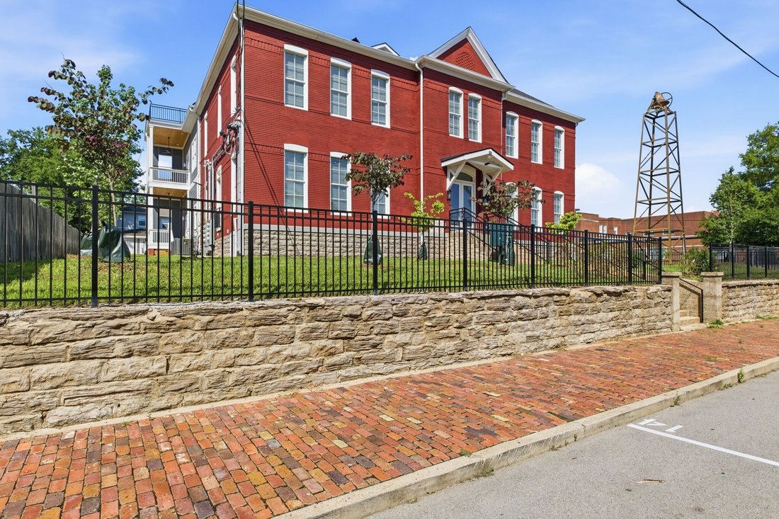 Co Op in Nashville, Tennessee, United States 2 - 18408584