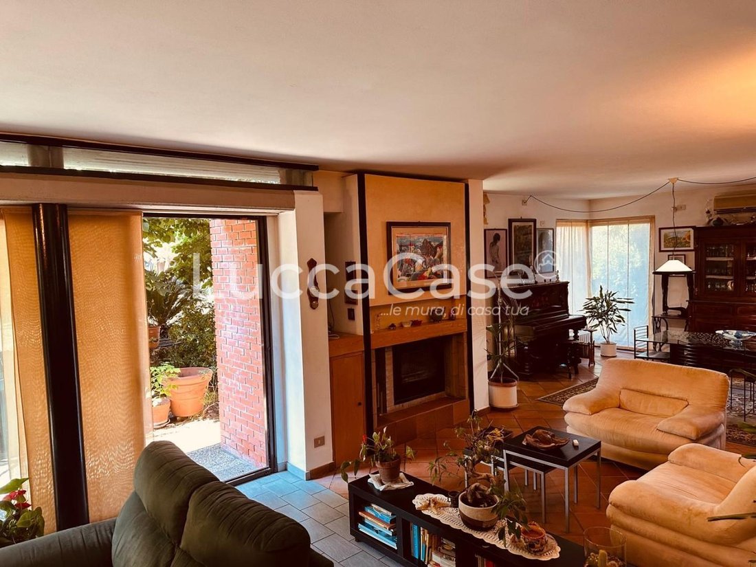 Villa in Historic Center, Lucca, Tuscany 2 - 18411080