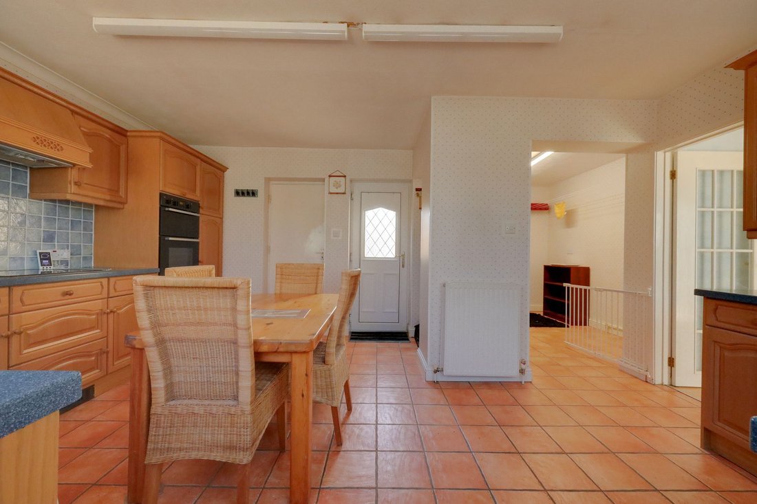 House in Burgess Hill, England 5 - 18404714