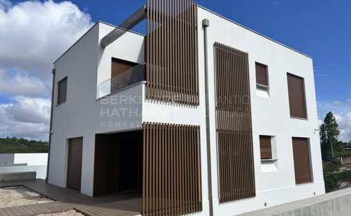 House in Santa Maria, Sao Pedro e Matacaes, Lisbon, Portugal 1