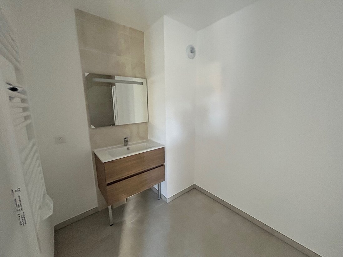 Apartment in Saint Loup, 10e Arrondissement, Marseille 3 - 18405672