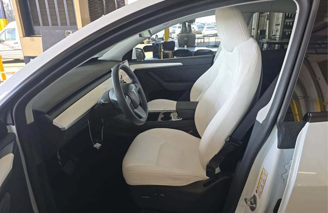 Suv in Newport Beach, CA, United States 3 - 18412276