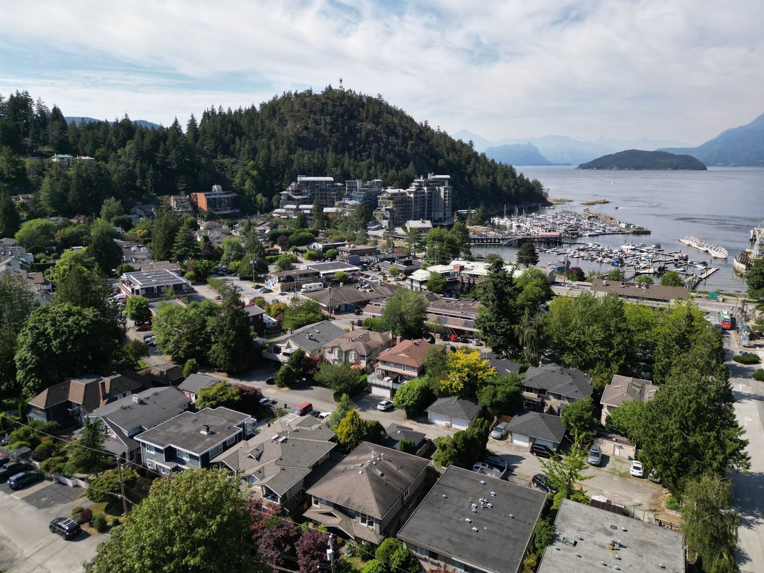 House in West Vancouver, British Columbia, Canada 1 - 18410550
