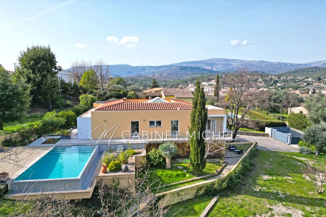 Villa in Le Rouret, Provence-Alpes-Côte d'Azur, France 1 - 18404051