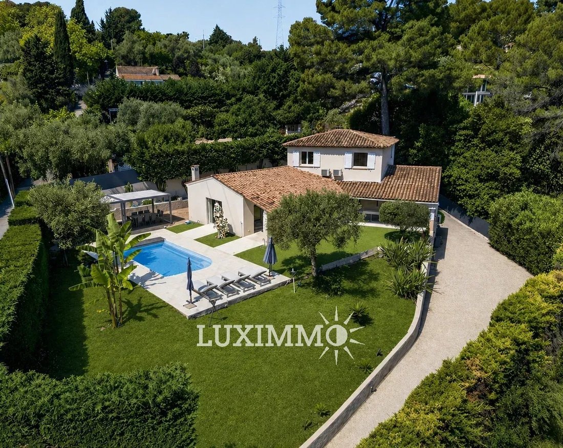 Villa in Mougins, Provence-Alpes-Côte d'Azur, France 1 - 17819403