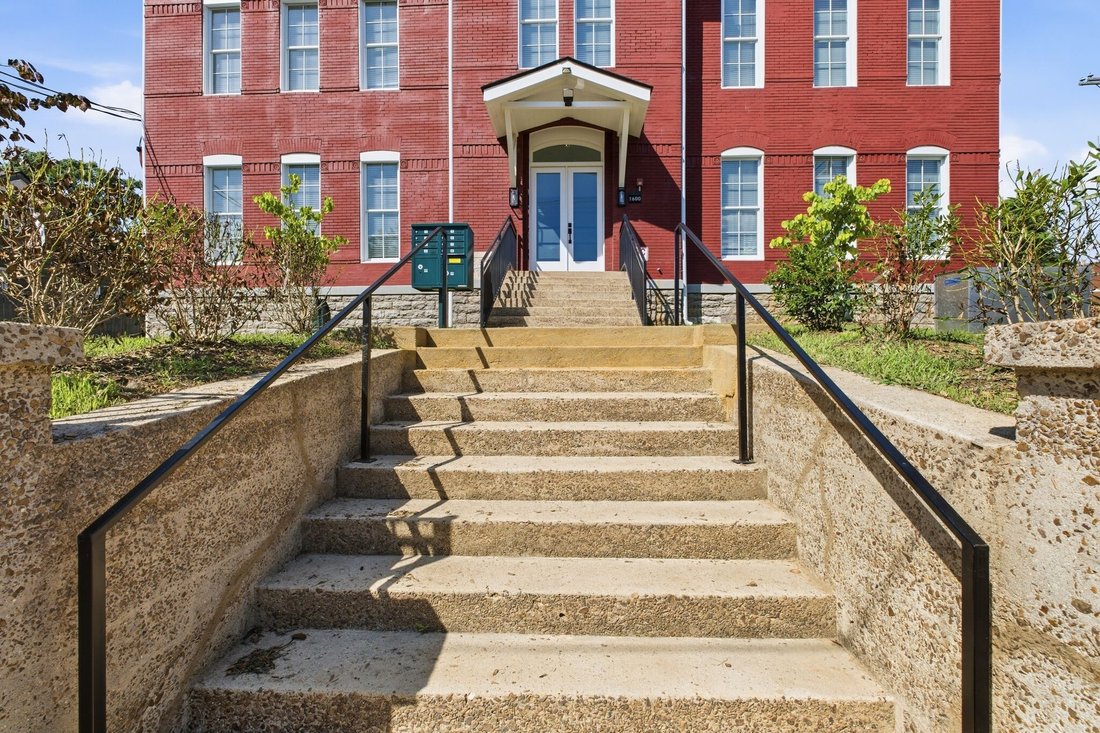 Co Op in Nashville, Tennessee, United States 5 - 18408638