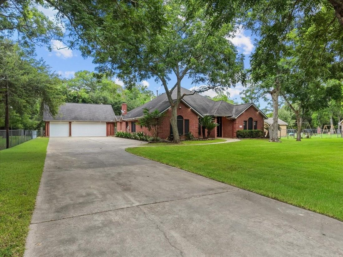House in Hitchcock, Texas, United States 3 - 18409229