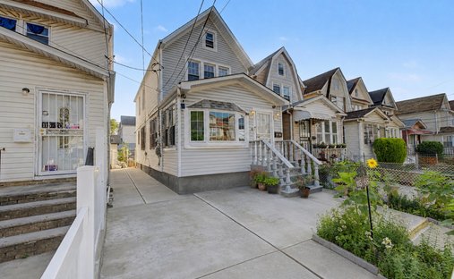 House in New York, New York, United States 1