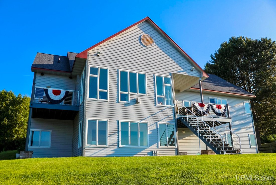 House in Houghton, Michigan, United States 2 - 18407954