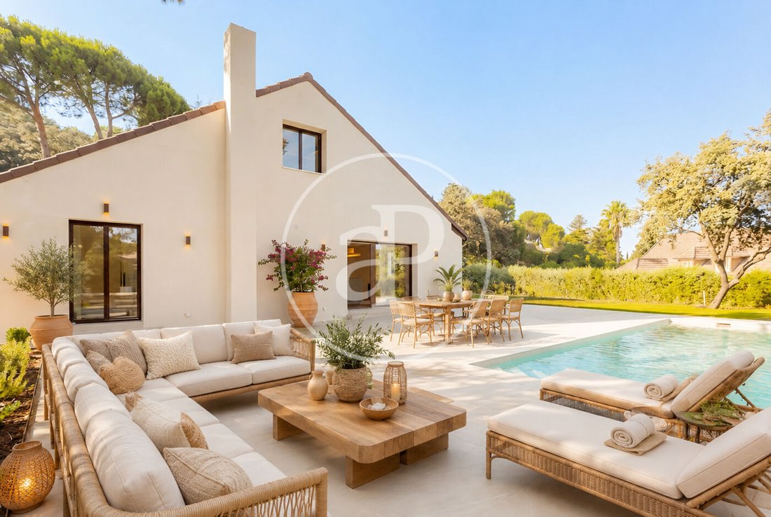 Villa in San Sebastián de los Reyes, Comunidad de Madrid, Spain 1 - 18305076