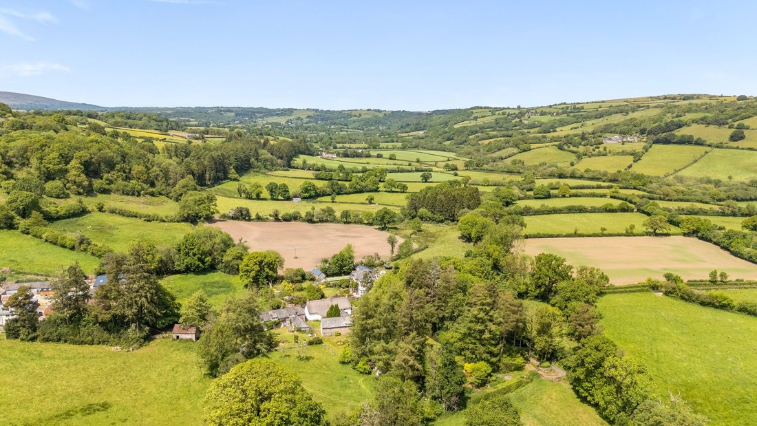 House in Moretonhampstead, England 2 - 18411082