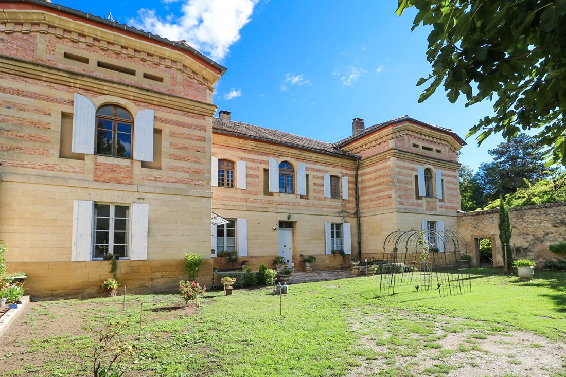 Villa in Uzès, Occitania, France 1 - 18405540