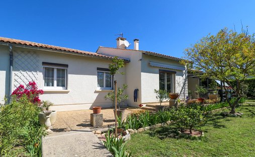 Villa in Uzès, Occitania, France 1