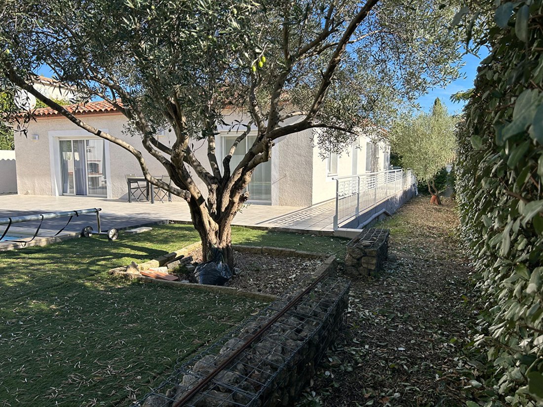 Villa in Vailhauques, Occitania, France 1 - 18405792