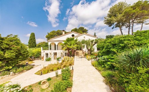 Villa in Nord, Roquefort-les-Pins, France 1