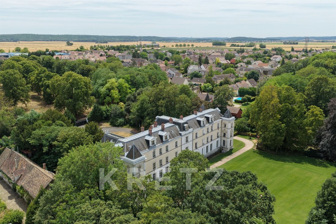 Castillo en Fontenay-le-Vicomte, Isla de Francia, Francia 2 - 18416766