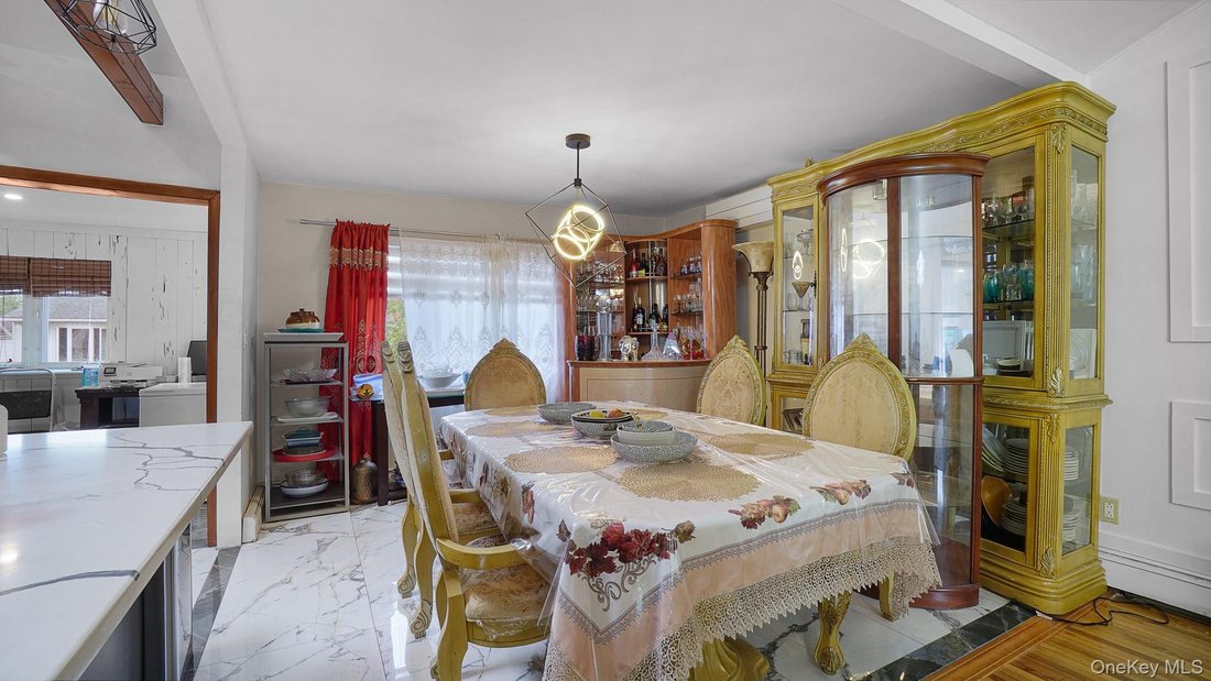 House in Bellmore, New York, United States 5 - 18349295
