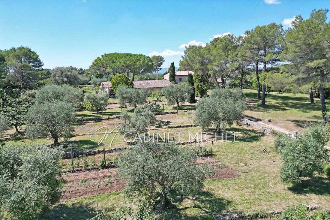 Villa in Le Rouret, Provence-Alpes-Côte d'Azur, France 4 - 18403833