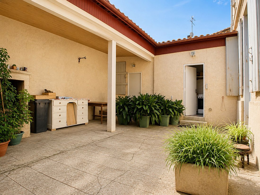 Villa in Le Bourg-Le Vieux Bourg, Lormont, France 3 - 18198490