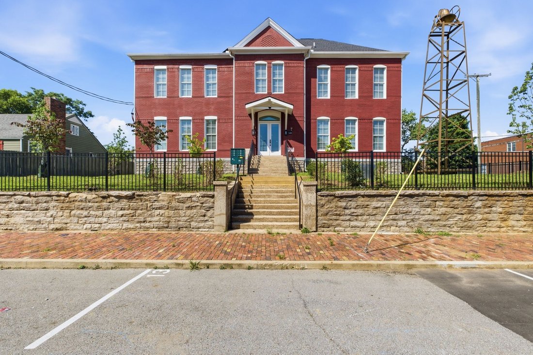 Co Op in Nashville, Tennessee, United States 3 - 18408584