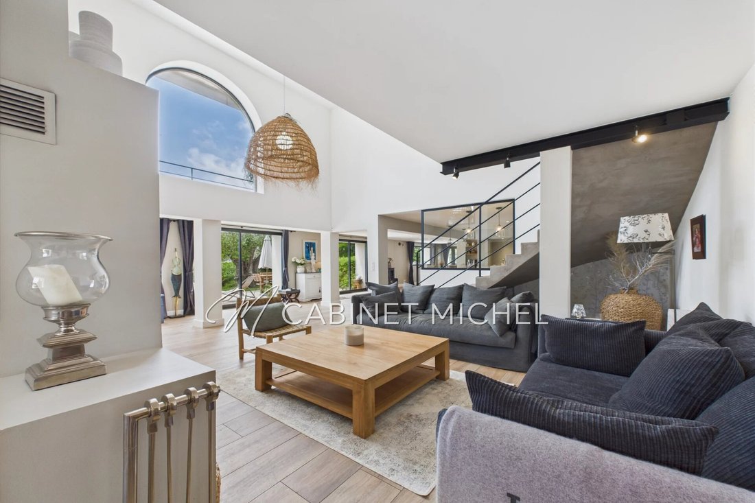 Villa in Nord, Roquefort-les-Pins, France 5 - 18403946