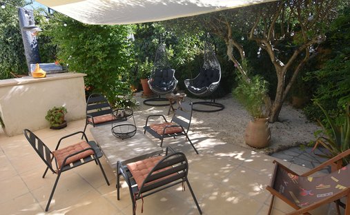 Villa à Saint-Étienne-du-Grès, Provence-Alpes-Côte d'Azur, France 1