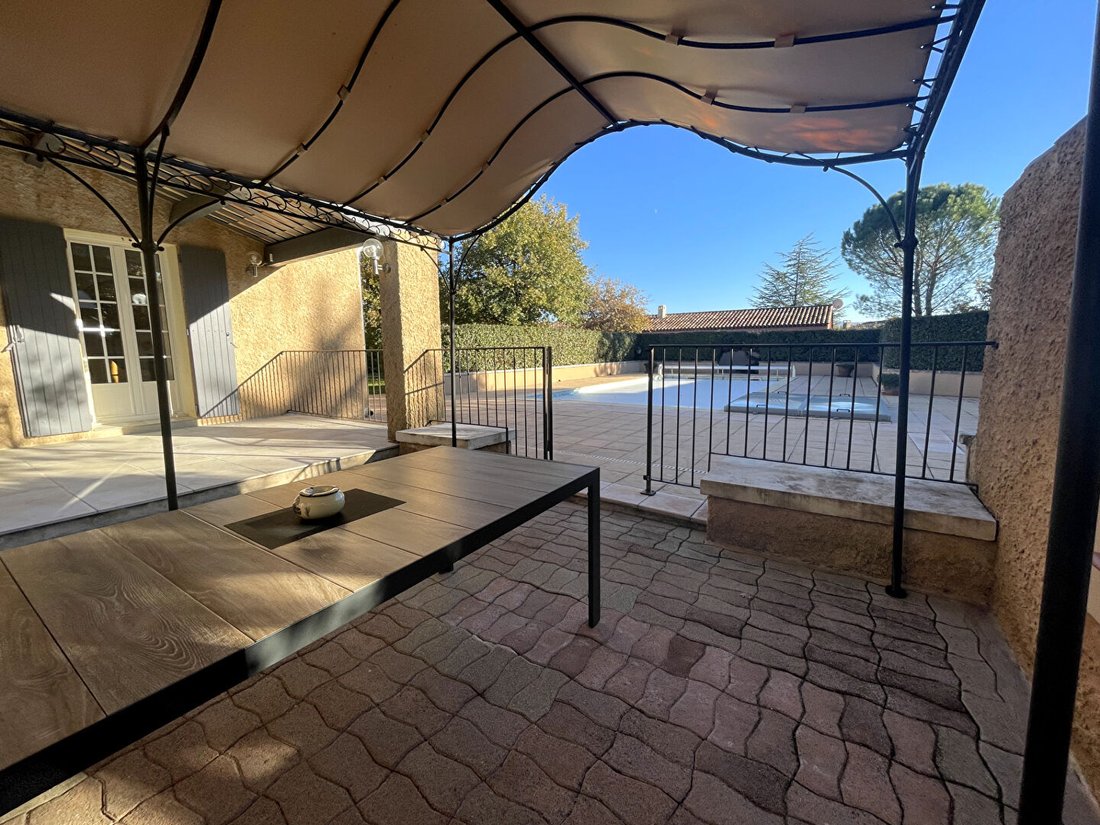 Villa in Saint-Saturnin-lès-Apt, Provence-Alpes-Côte d'Azur, France 4 - 18406040