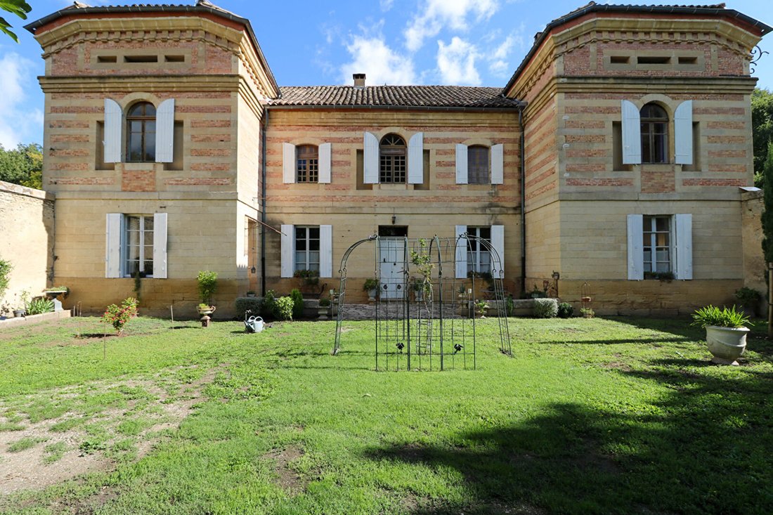 Villa in Uzès, Occitania, France 3 - 18405540