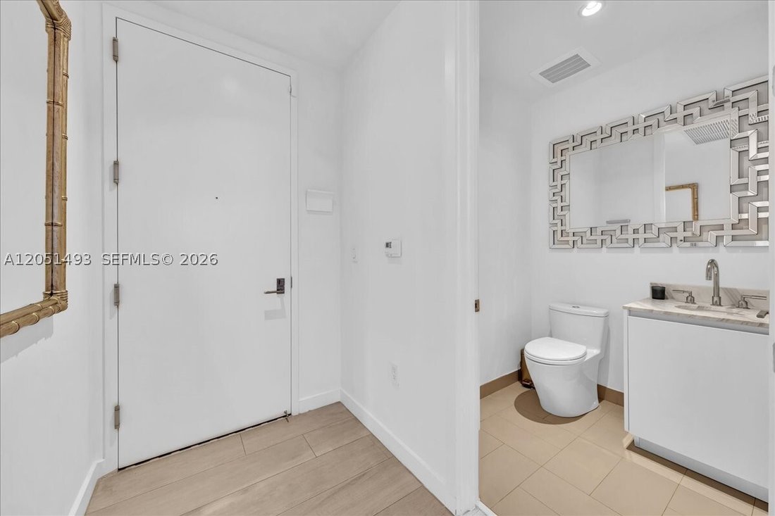 Condo in Miami, Florida, United States 4 - 18407511