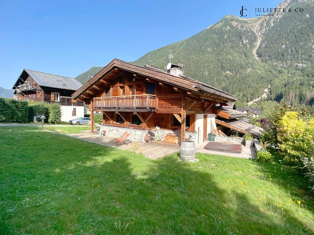 Chalet in Chamonix-Mont-Blanc, Auvergne-Rhône-Alpes, France 1 - 18012294