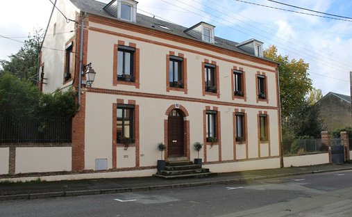 Villa in L'Aigle Est, L'Aigle, France 1