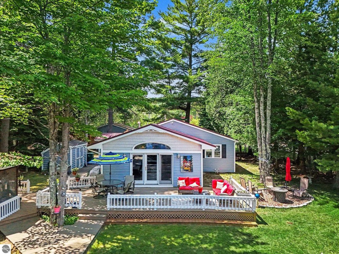 House in Rapid City, Michigan, United States 3 - 18410381