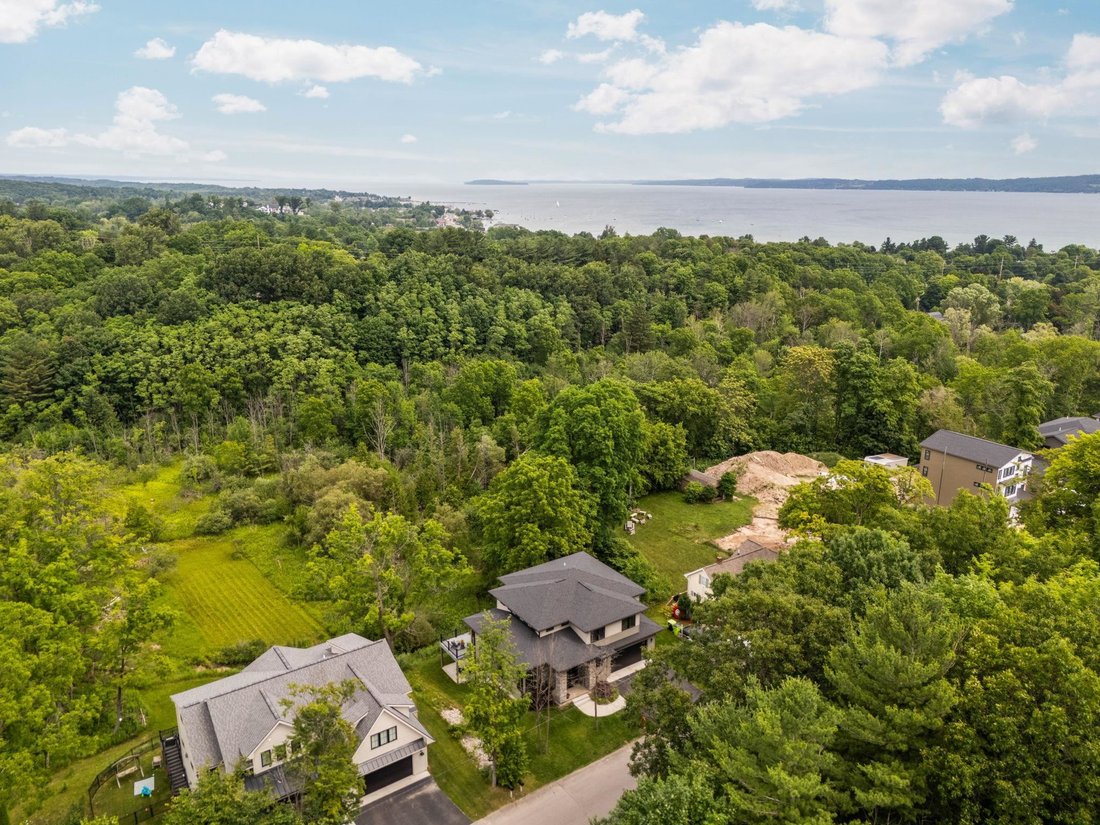 House in Garfield Township, Michigan, United States 3 - 18402937