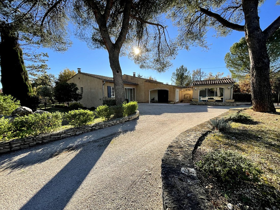 Villa in Saint-Saturnin-lès-Apt, Provence-Alpes-Côte d'Azur, France 2 - 18406040