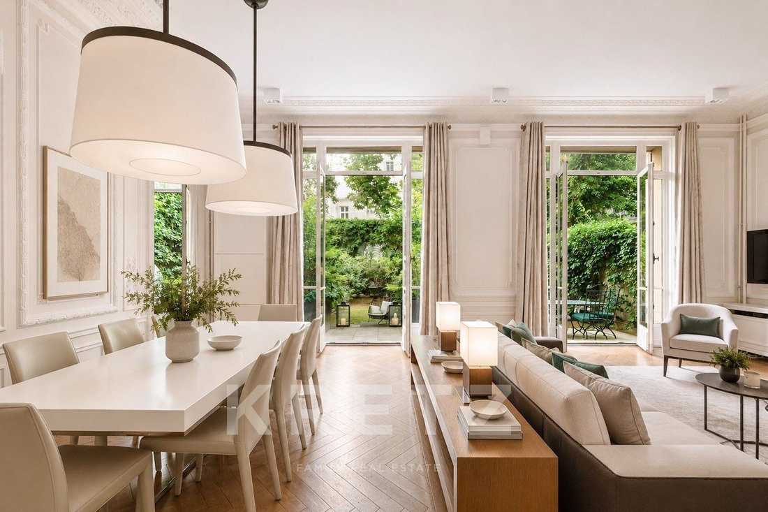 Apartment in Saint Philippe du Roule, Paris 8e Arrondissement, Paris 1 - 18404732
