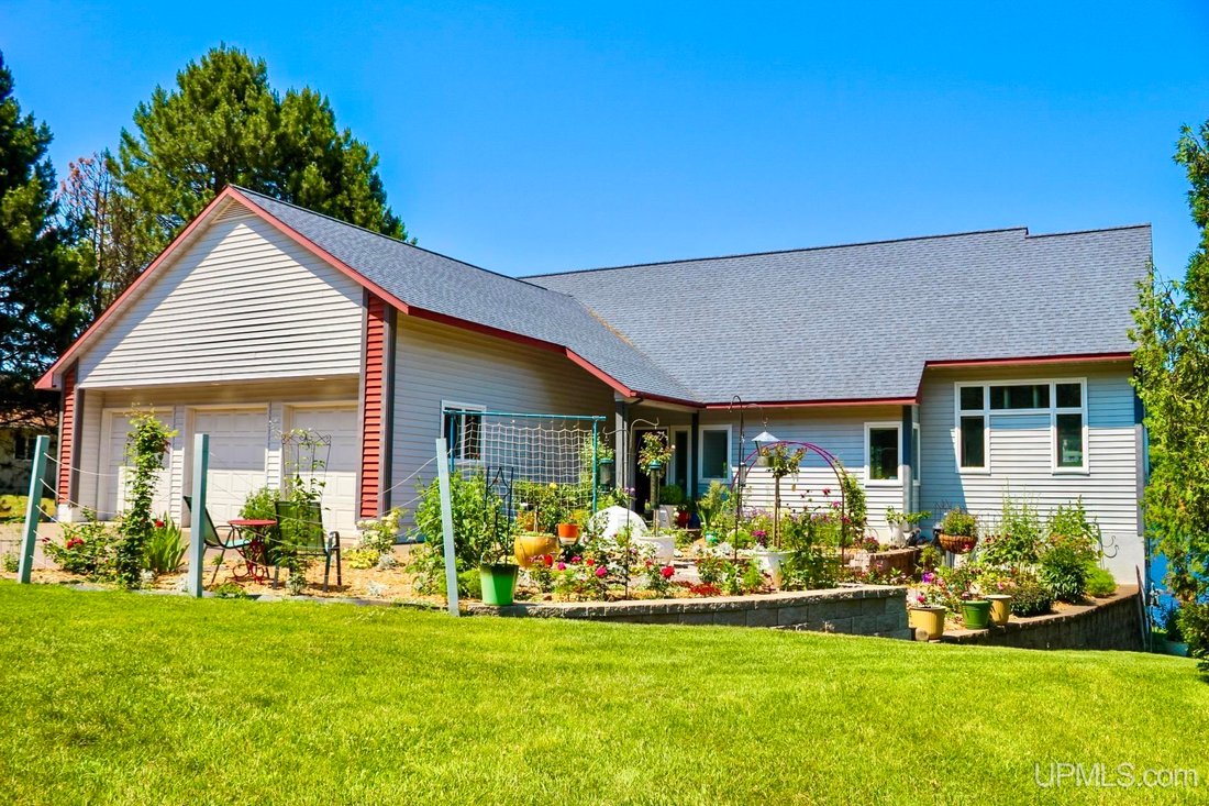 House in Houghton, Michigan, United States 5 - 18407954