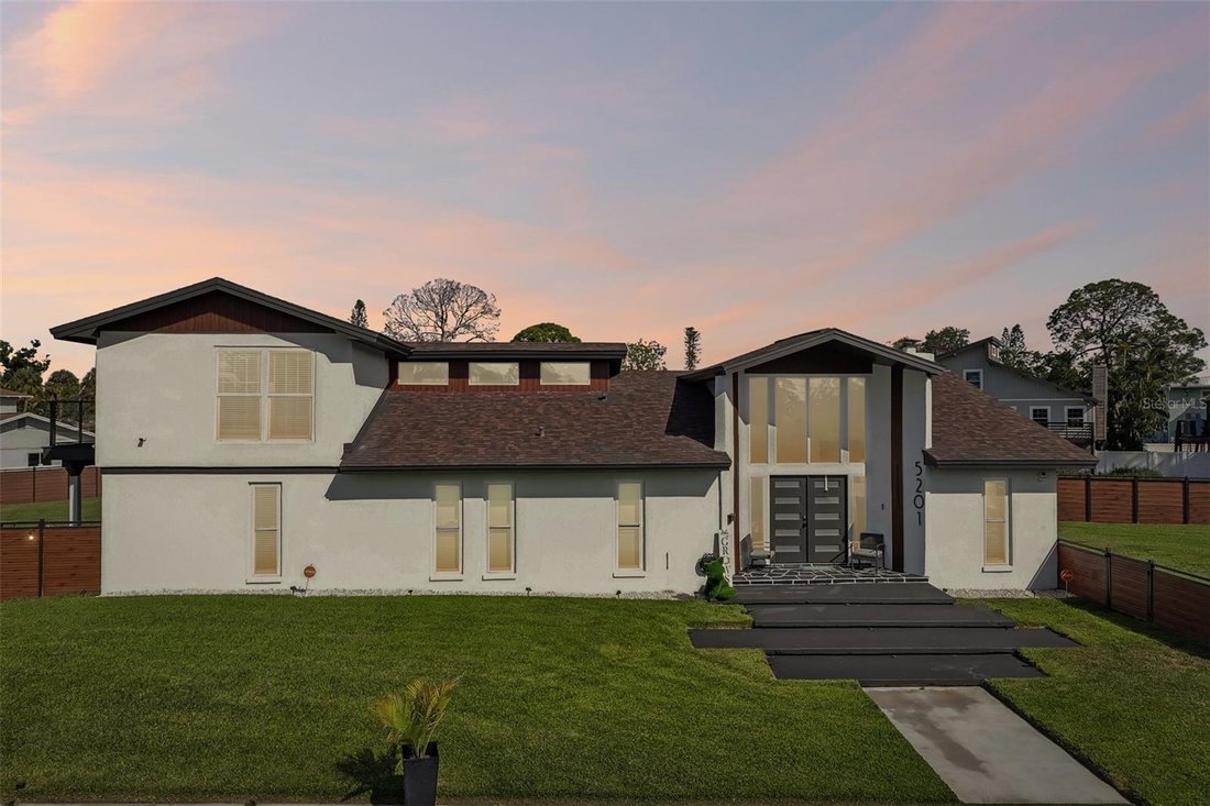 House in St. Petersburg, Florida, United States 1 - 18404096