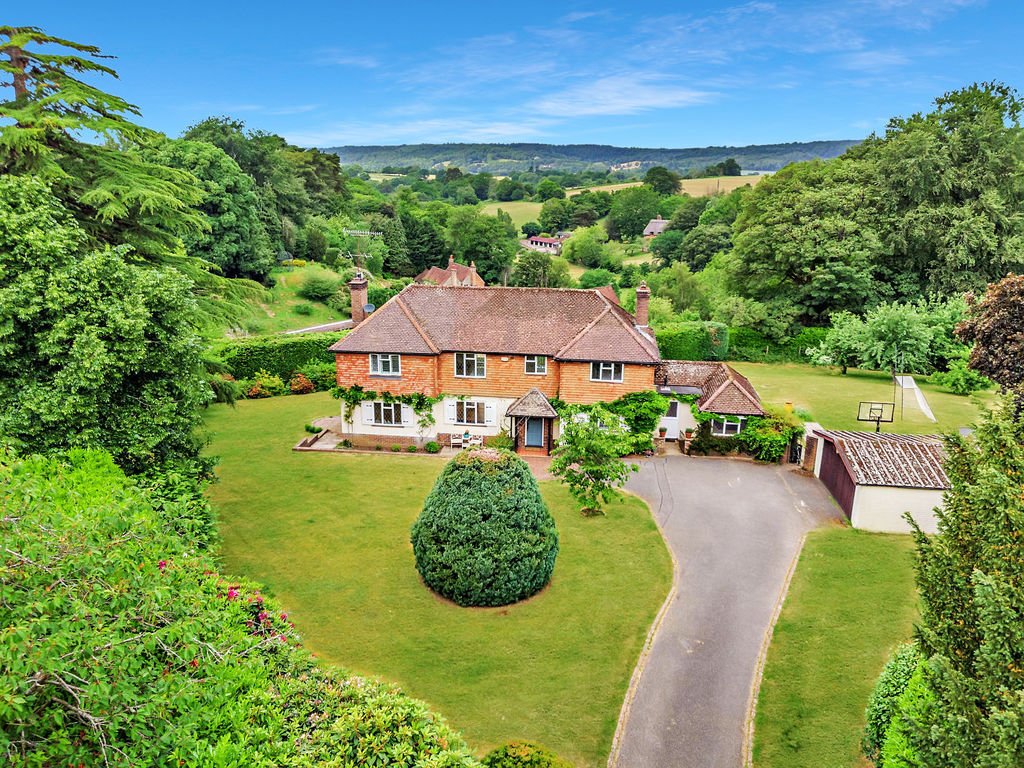 House in Holmbury Saint Mary, Shere, England 2 - 18362060