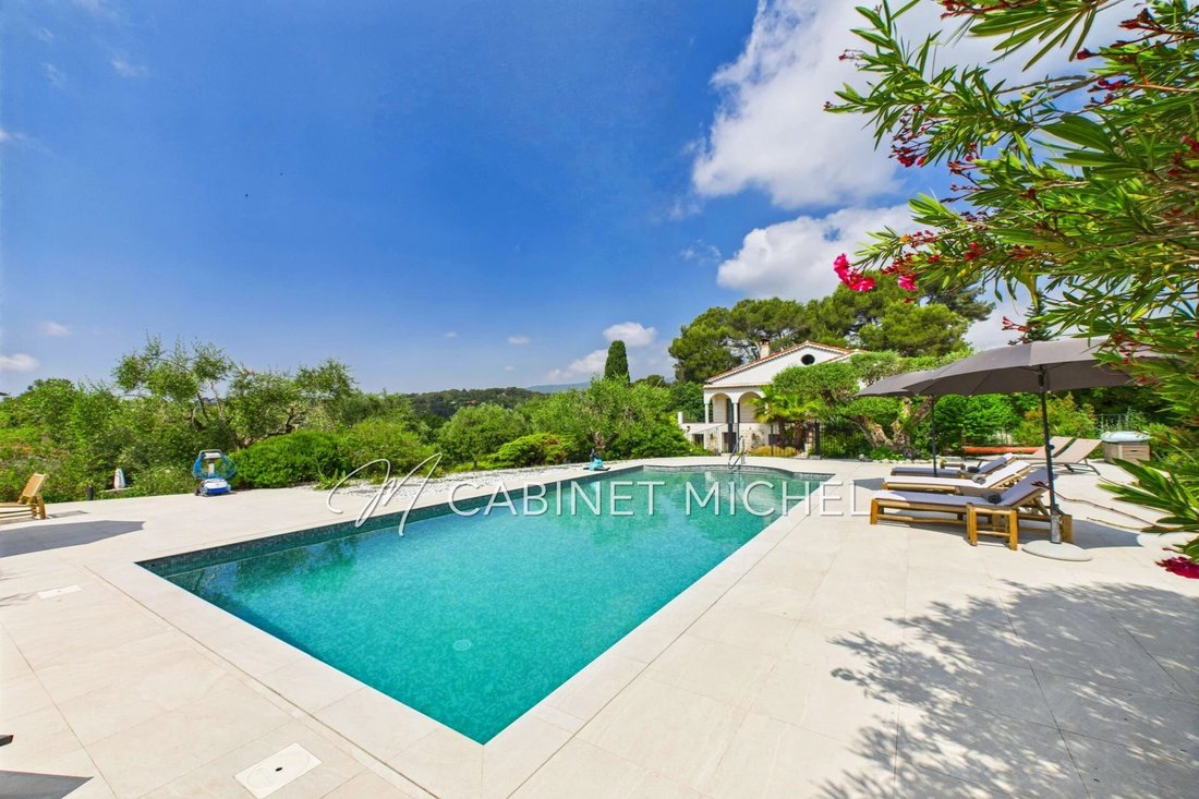 Villa in Nord, Roquefort-les-Pins, France 2 - 18403946
