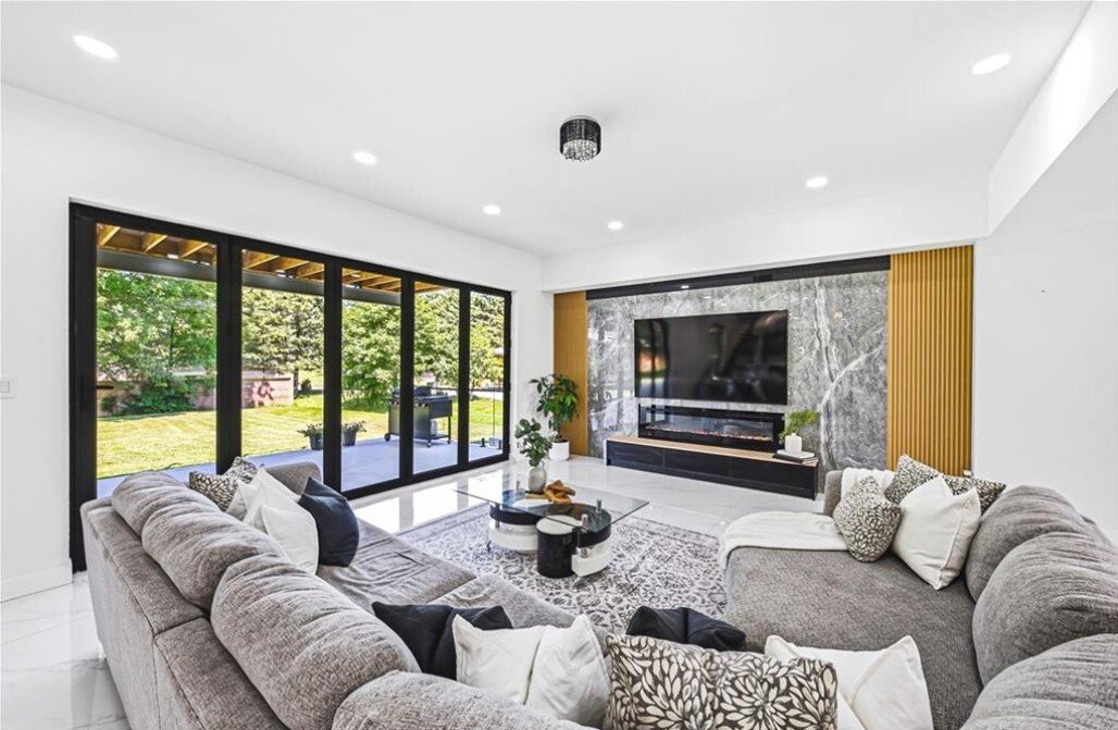 House in Burlington, Ontario, Canada 5 - 18404672