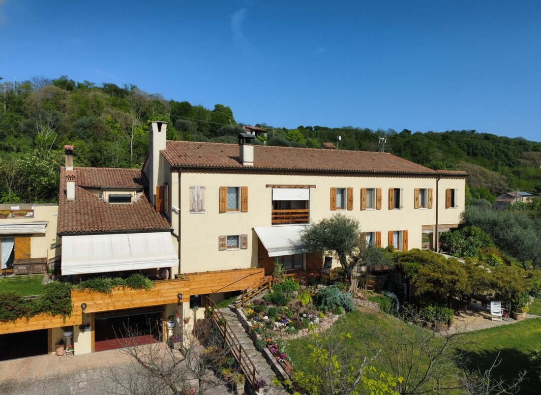 Villa in Calaone, Veneto, Italy 3 - 18413809