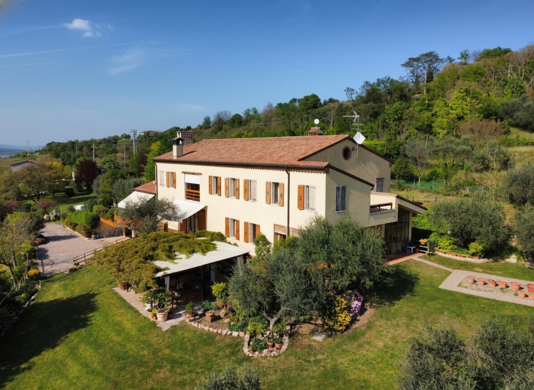 Villa in Calaone, Veneto, Italy 2 - 18413809