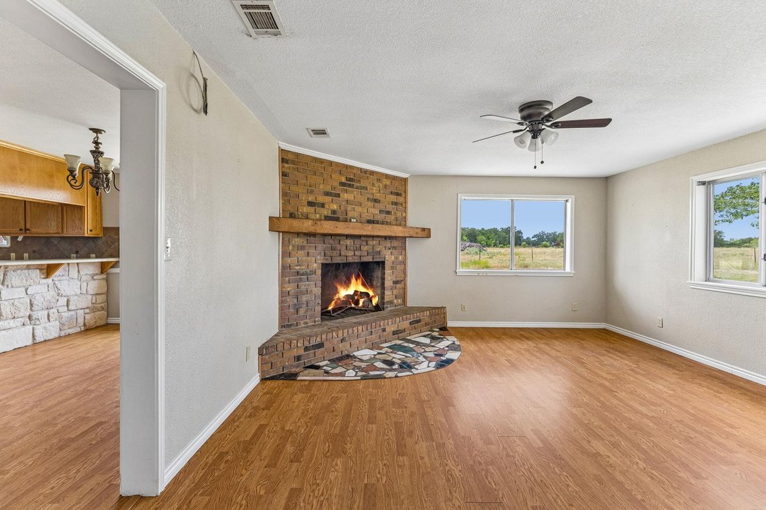 House in Lockhart, Texas, United States 3 - 17668152