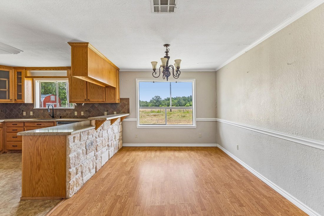 House in Lockhart, Texas, United States 5 - 17668152
